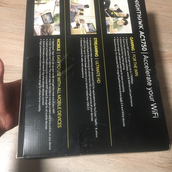 NETGEAR R6700 Nighthawk AC1750 Smart Wi-Fi Router - Picture 6 of 8